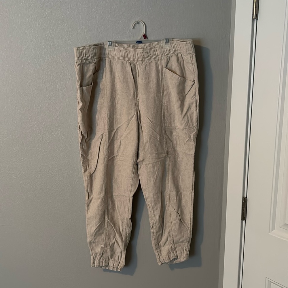 Women’s Tan Capris Size XL